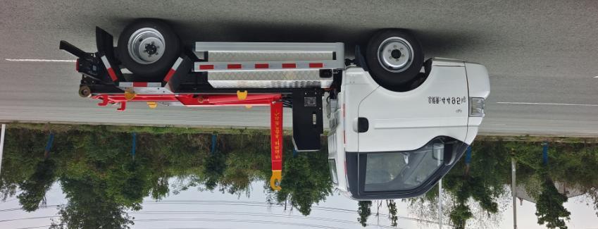 程力壹為純電動(dòng)車(chē)廂可卸式垃圾車(chē)圖片3