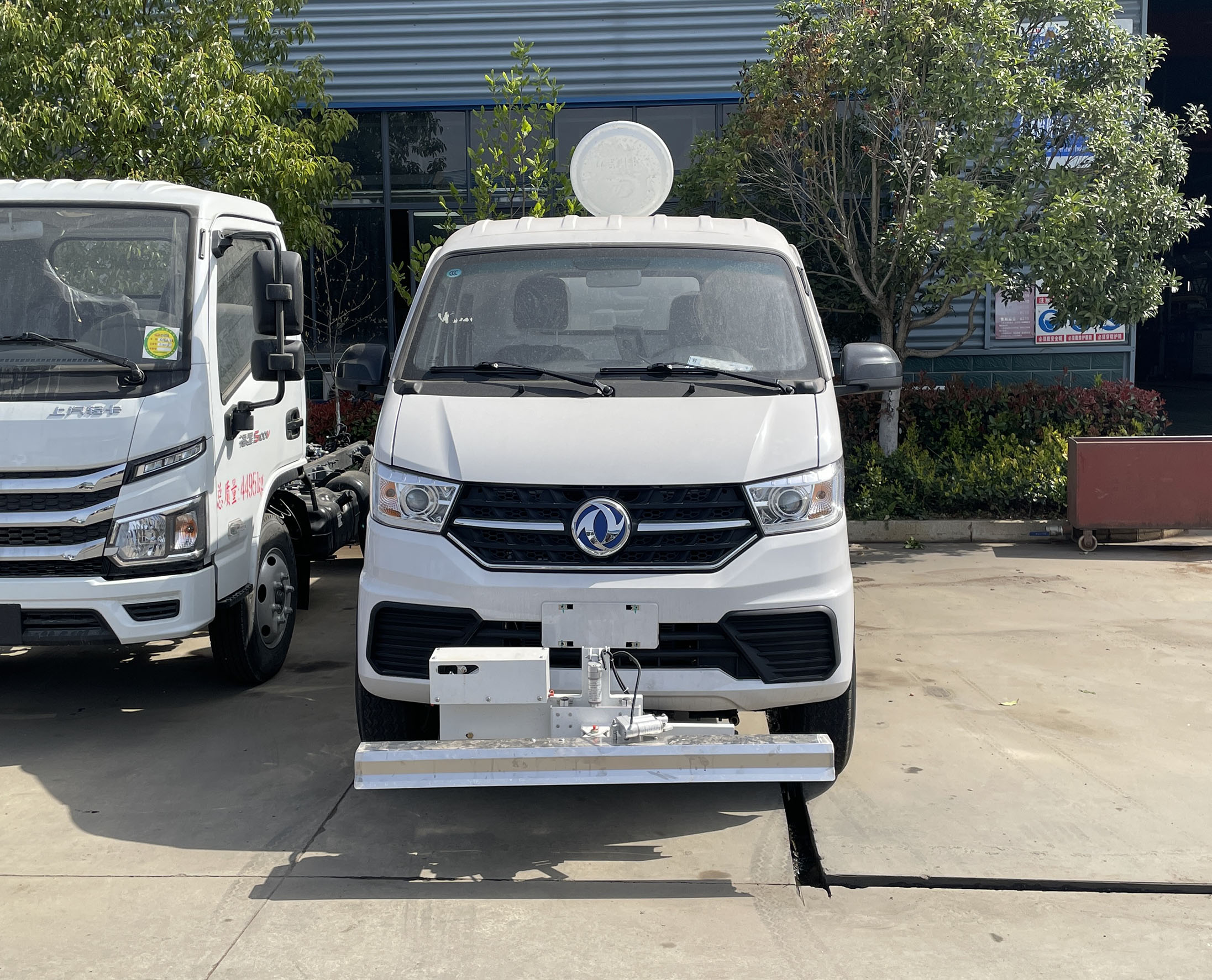 東風(fēng)途逸純電動多功能路面養(yǎng)護車圖片2